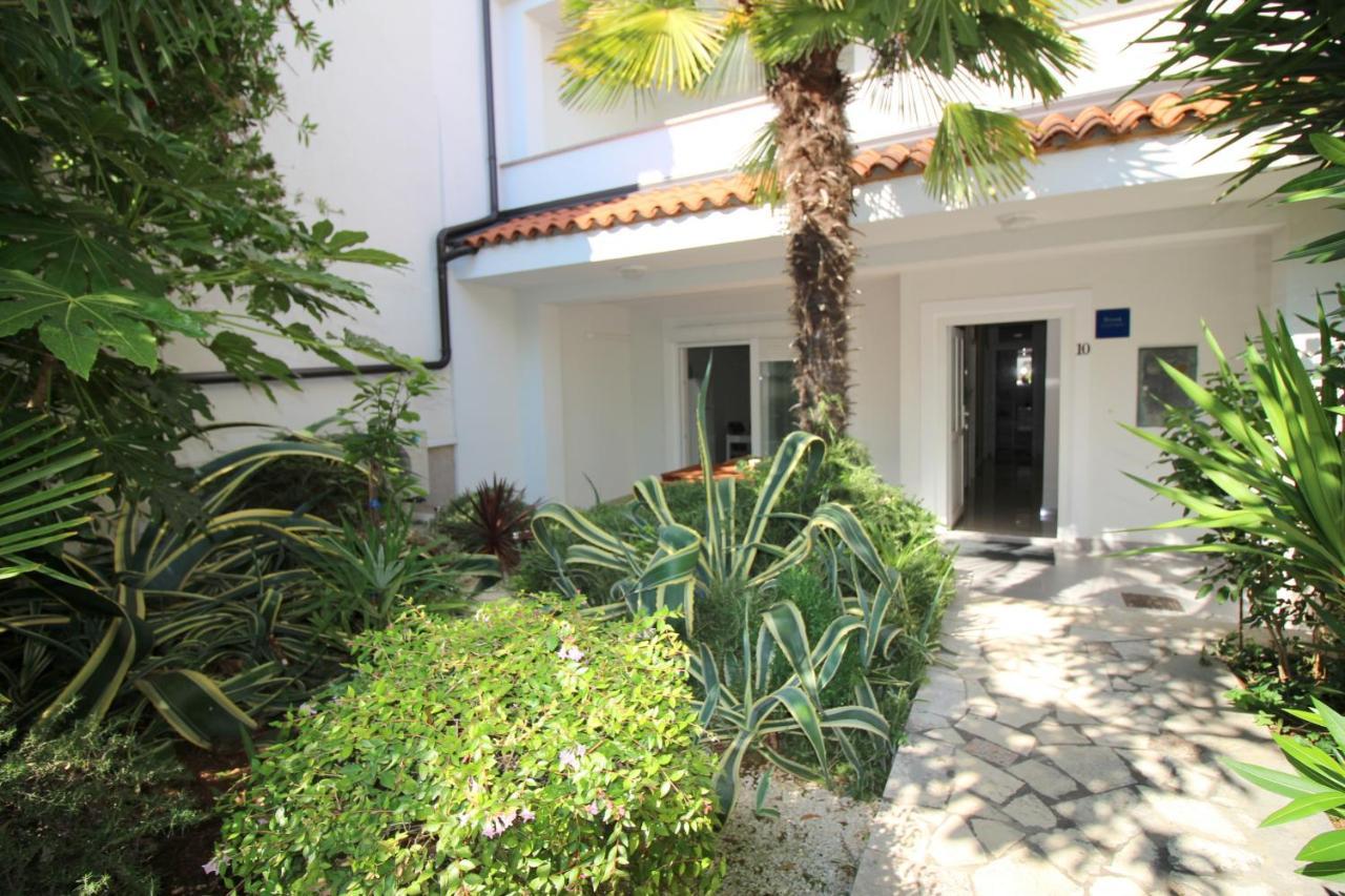 Modern Apartment Zen With Private Garden Porec Luaran gambar