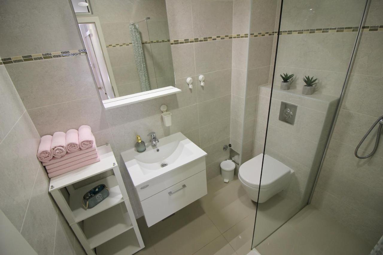 Modern Apartment Zen With Private Garden Porec Luaran gambar