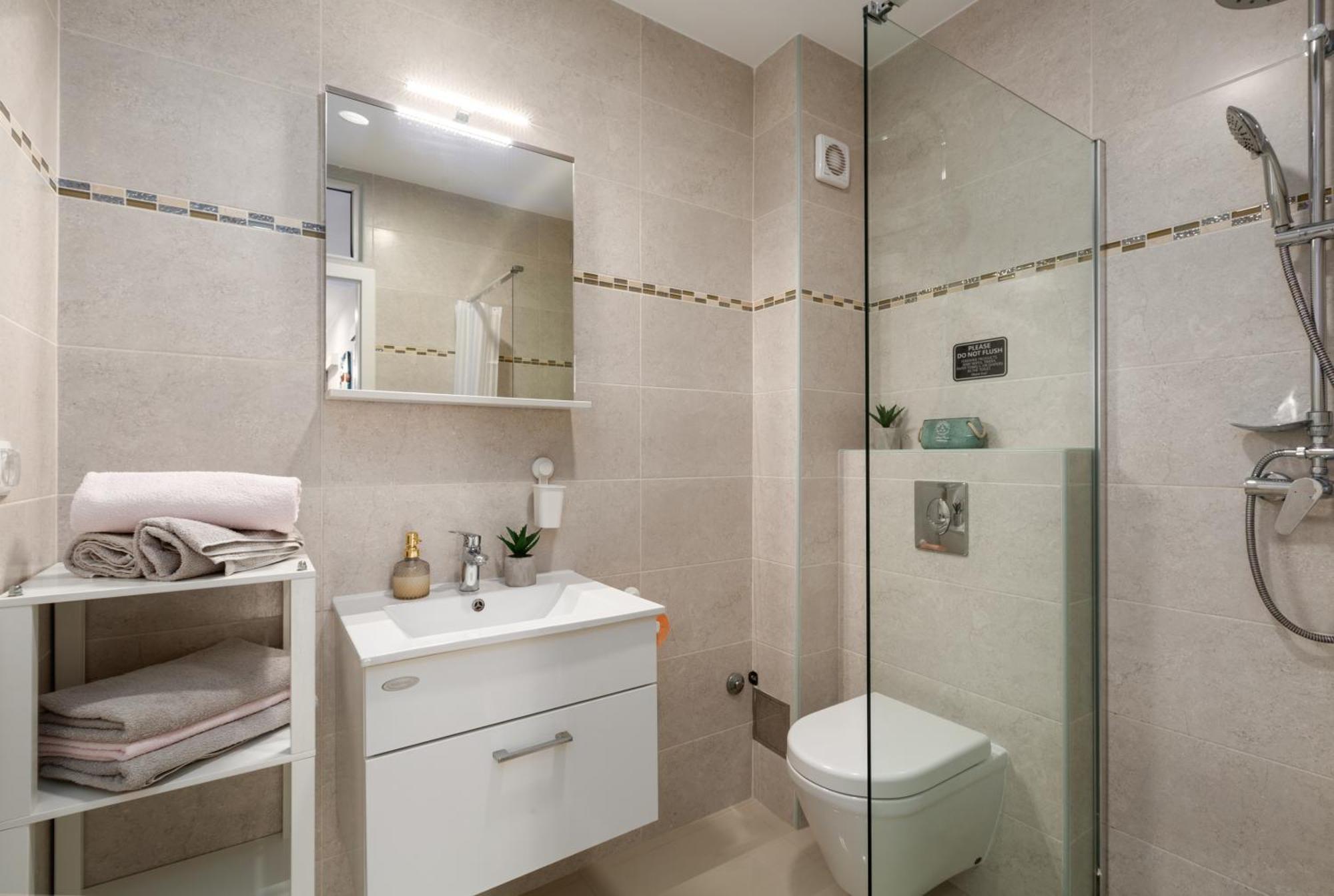 Modern Apartment Zen With Private Garden Porec Luaran gambar